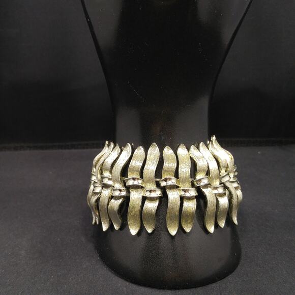 Vintage Lisner Mid-Century Modern Gold & Silver Tone Wide Link Bracelet, 1950s - Picture 6 of 10